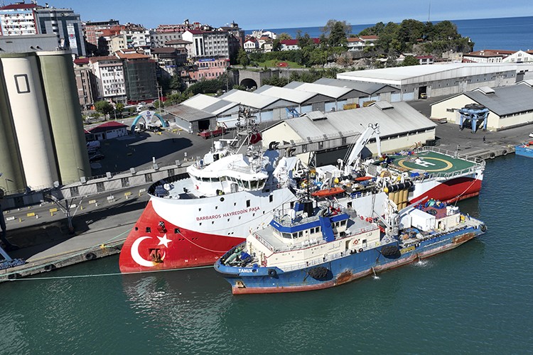 Türkiye'nin enerji bağımsızlığı için denizleri karış karış tarıyor