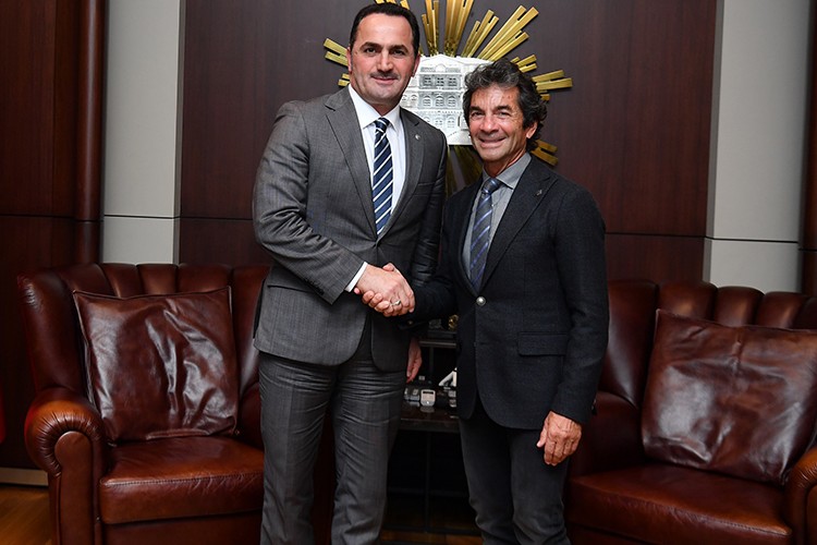 13 yıl sonra Beyoğlu'na dönüyor