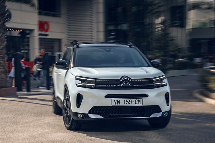 Özel versiyonu ile birlikte geliyor