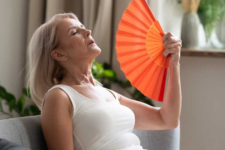 Menopoza geç girme meme kanseri riskini artırıyor