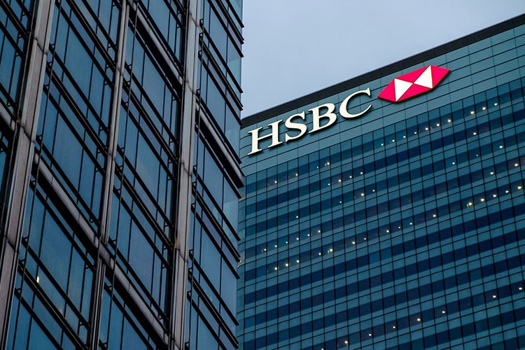 Sosyal medya hesaplarını durdurdu