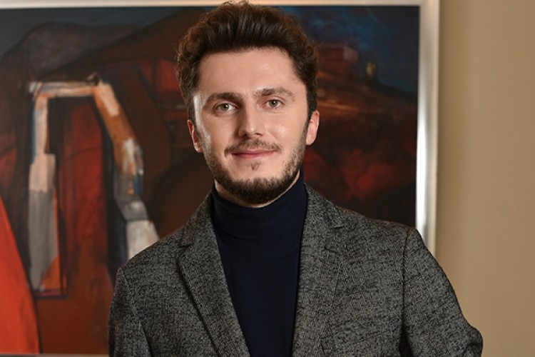 Faizler sektörü daraltıyor