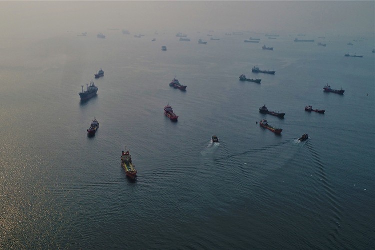 100'den fazla Ukrayna gemisi Boğaz girişinde bekliyor