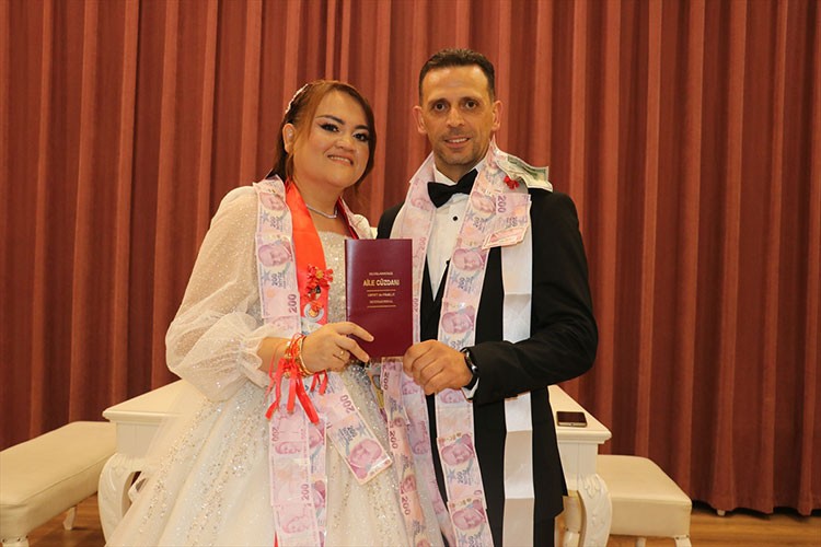 Endonezya'dan çalışmak için geldiği Trabzon'da gelin oldu