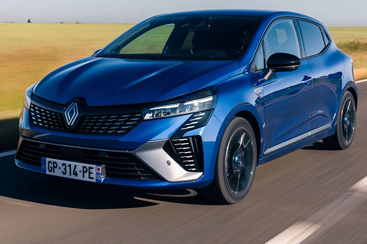 Renault, zirvenin tek sahibi olmaya devam ediyor