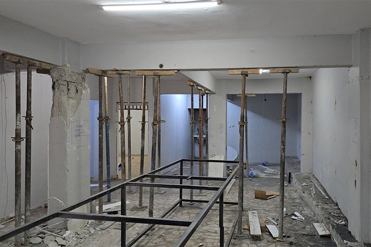 İstanbul'da kolonları çatlayan 6 katlı bina boşaltıldı