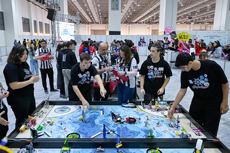 Türkiye'nin bilim kahramanları Fuar İzmir'de yarıştı