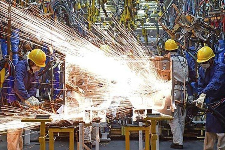 Sanayi imalatı yükseldi