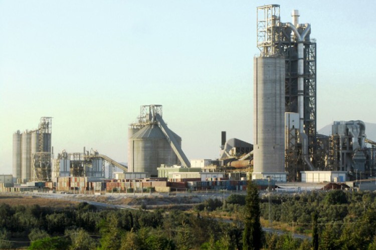 Çimento fabrikası satılıyor