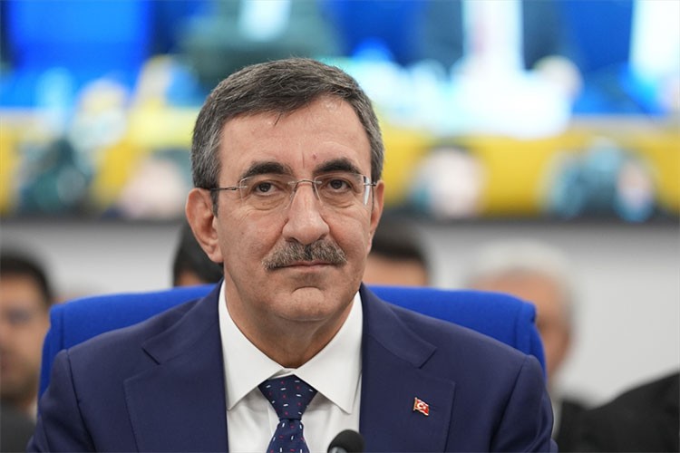 "İhracatçılarımızın yanında olmaya devam edeceğiz"