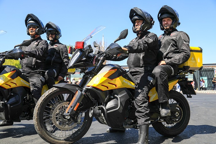 Motorlu acil müdahale ekibi yollarda