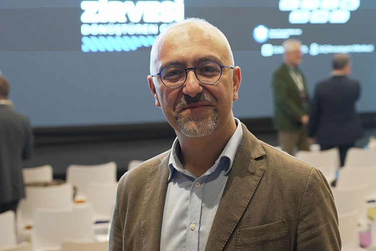 Çalışanların yüzde 55'i işlerini sürdürmek için yapay zekaya muhtaç