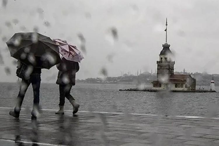 İstanbul'da pazartesi günü kuvvetli yağış ve fırtına uyarısı