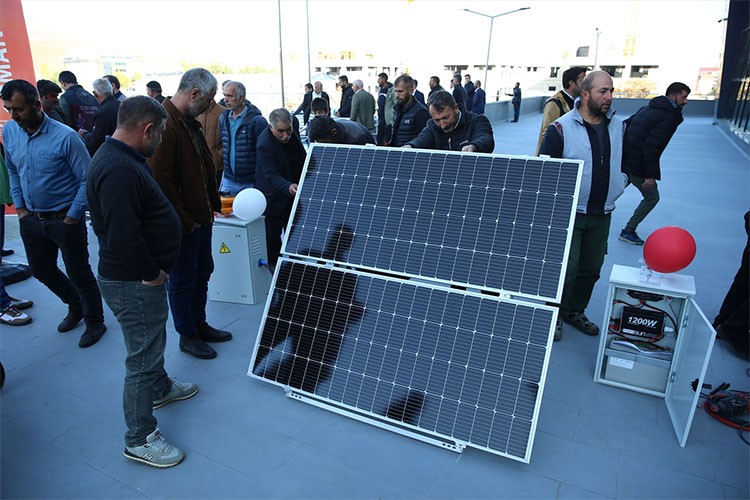 Bingöl'de 140 besiciye güneş enerjisi paneli desteği