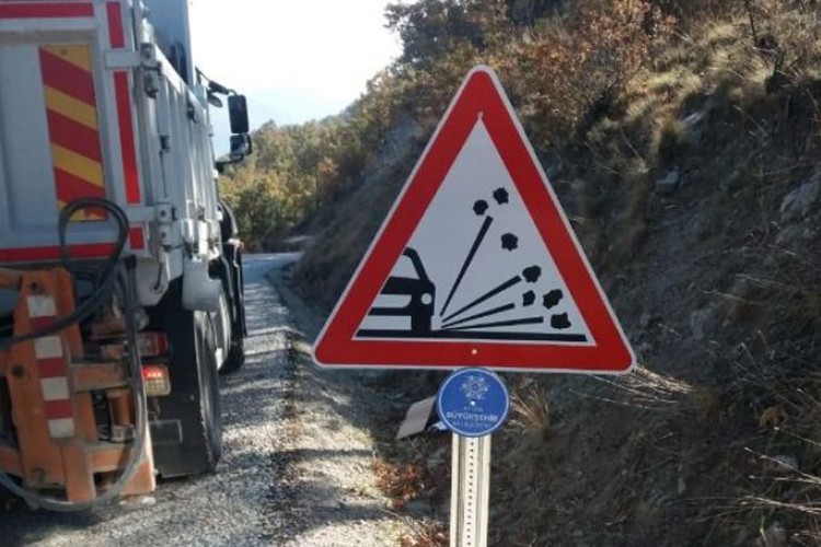Trafik levhası alınacak
