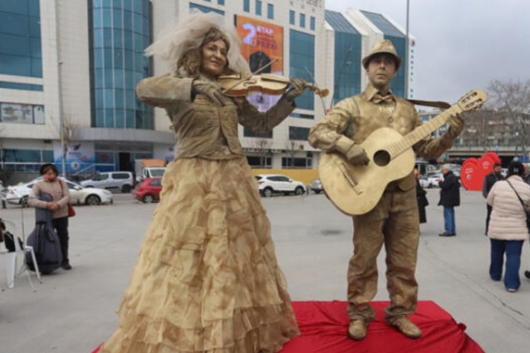 Kartal'da 14 şubat temalı kadın emeği pazarı açıldı
