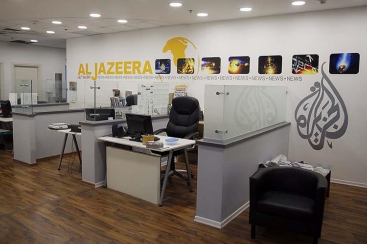 İsrail, yayınlarını sonlandırma kararı aldığı Al Jazeera'nin ofisini bastı, ekipmanlarına el koydu