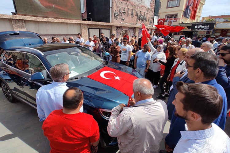 Türkiye'nin yerli otomobili Togg, Hatay Erzin'de sergilendi