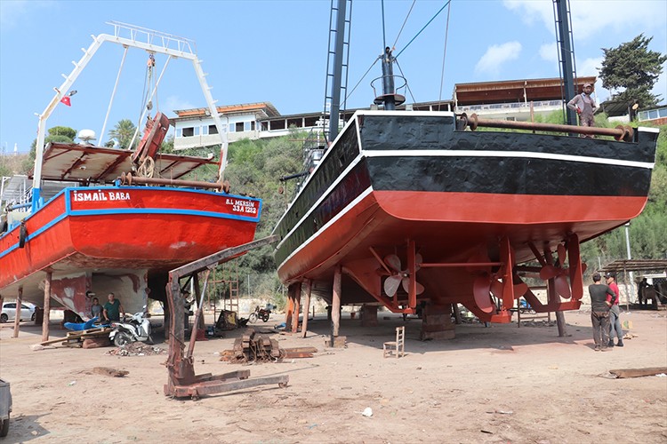 Akdenizli balıkçılar son hazırlıklarını yapıyor