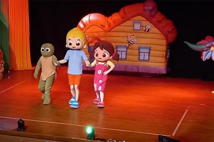 Niloya ve Arkadaşları İstanbul'da