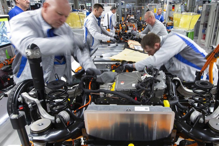 Almanya'da üretici fiyatları 2,5 yıl sonra ilk kez düştü