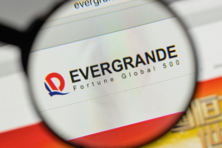 Borcunu hafifletmek için tüm hisselerini satıyor