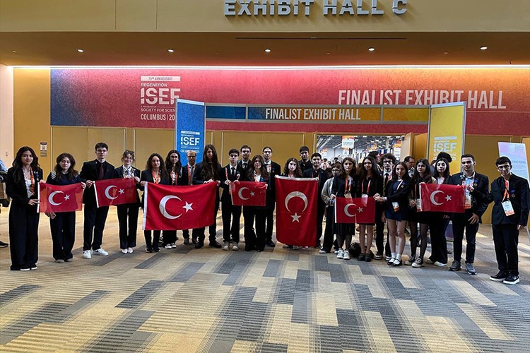 Türk öğrenciler ABD'den ödüllerle döndü