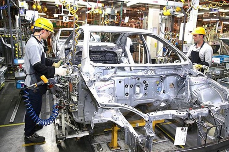 Otomotiv üretimi yüzde 24.7 geriledi