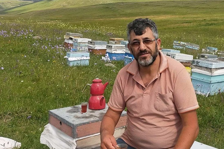 Emekli öğretmenin büyük başarısı