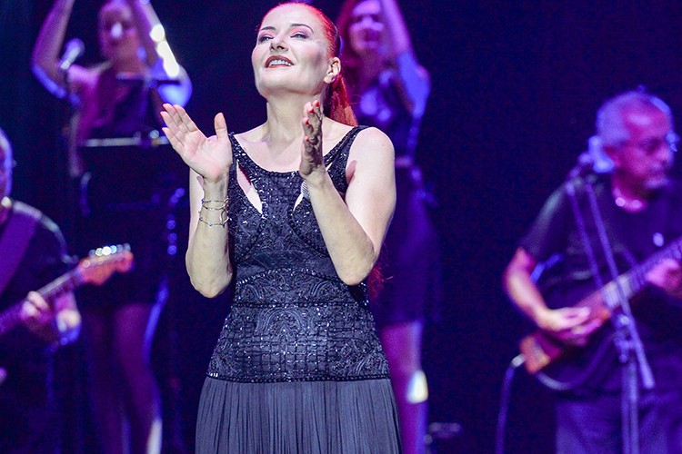 Candan Erçetin'den muhteşem konser