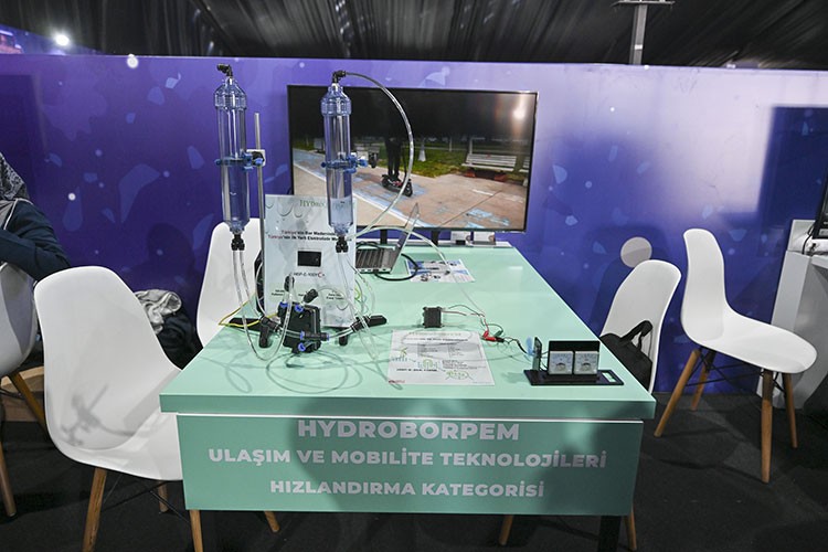 Sudaki elementleri ayırıp elektrik ürettiler