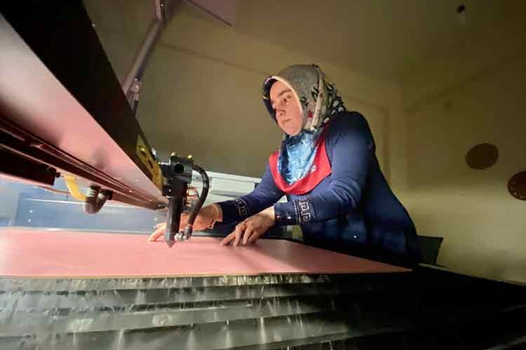 Hayalini kurduğu iş yerini KOSGEB desteğiyle açtı
