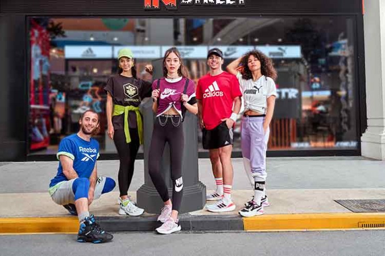 Herkesi reklam filminde buluşturdu