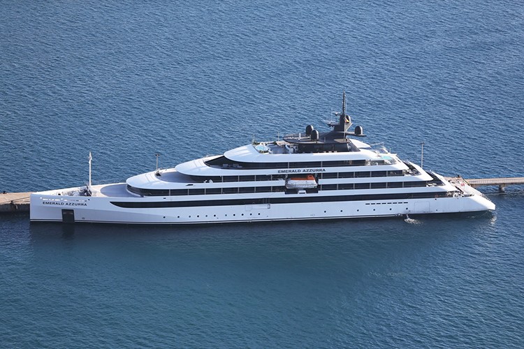 Alanya'ya "Emerald Azzurra" gemisiyle 91 turist geldi