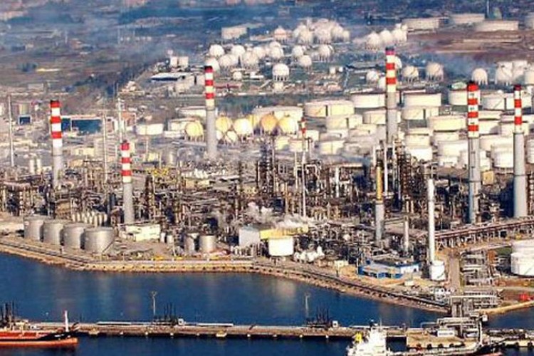 Tüpraş'ın net karı 896 milyon lira oldu