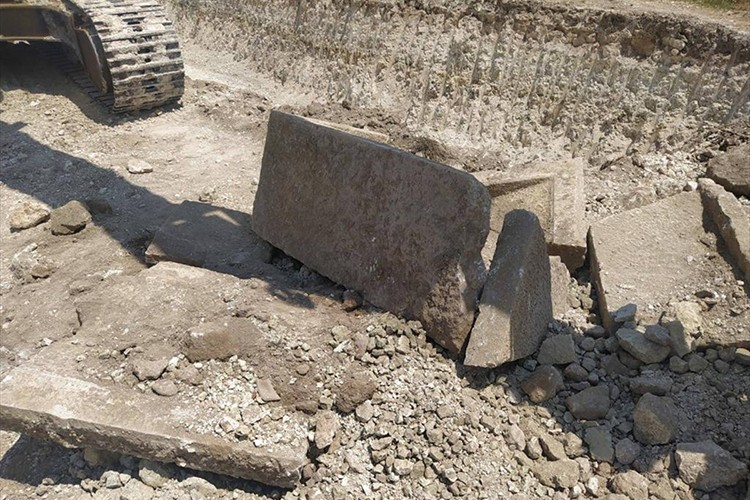 Afyonkarahisar'da temel kazısında lahit bulundu