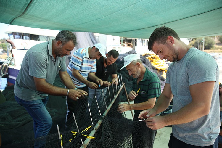 Balıkçılar av alanlarına duayla uğurlandı