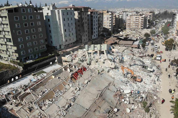 Deprem bölgesinde 100 milyon ton enkaz çıkması bekleniyor