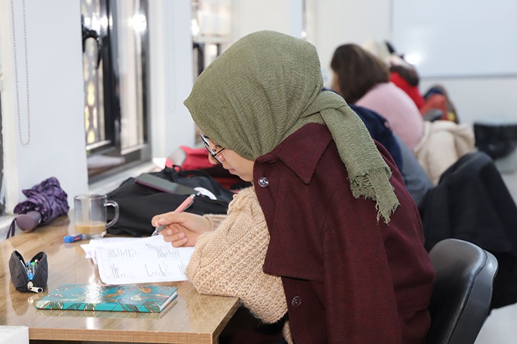 Gençler sınavlara okuma evlerinde hazırlanıyor