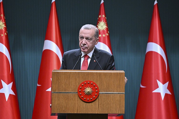 "10 milyarlarca dolar Türkiye'ye aktarılıyor"