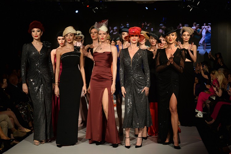 100. yılda 100 şapka defilesi