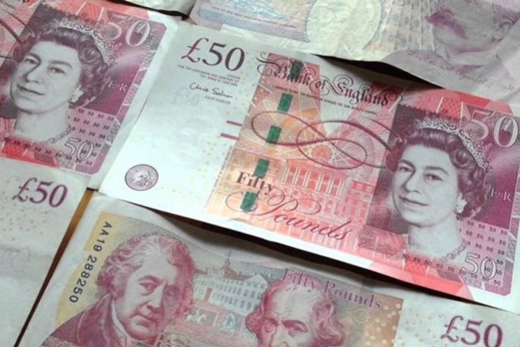 Sterlin, Euro karşısında yükseldi