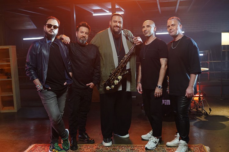 "Sen Gidiyorsun" şarkısına yepyeni versiyon