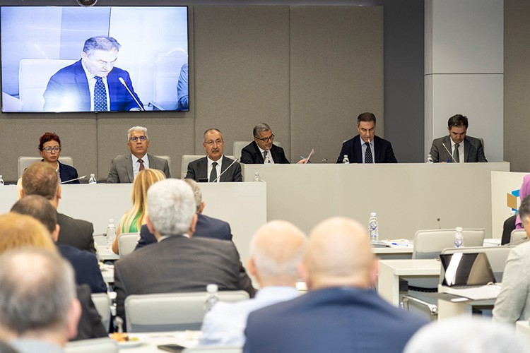 Resmi ilanlardaki azalmaya el birliği ile çözüm bulmalıyız