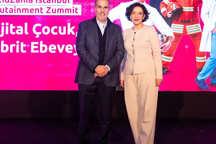 Türkiye'de çocuklar, akıllı telefon ile mutlu oluyor