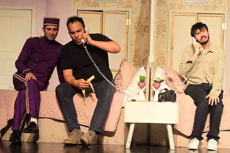 Münasebetsiz'e alkış yağmuru