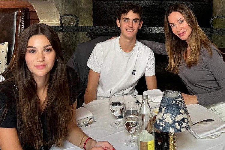 Demet Şener'den çocuklarına Paris hediyesi