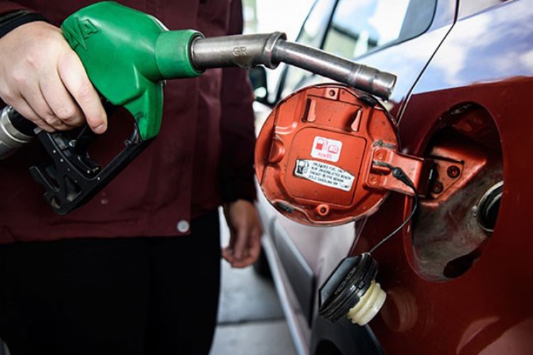 Benzine yeniden zam geldi
