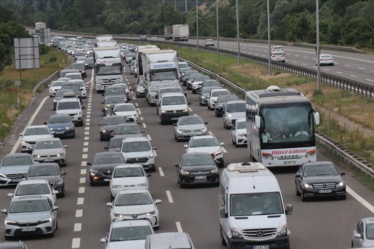 Kurban Bayramı tatilinde otoyollardan 21 milyon 67 bin araç geçti
