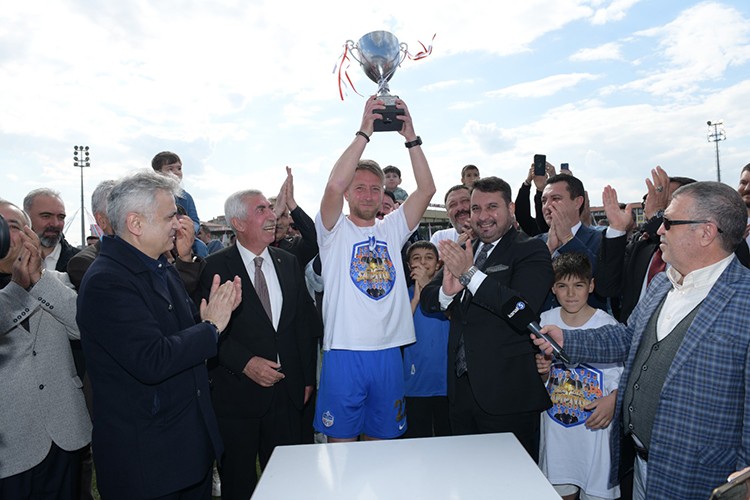 Ankara Süper Amatör Ligi şampiyonu "Kahramankazan Belediyespor"